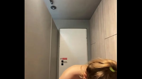 Extrema público fodendo com pau grande