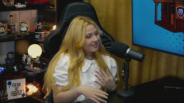 Viamms amiga da Martina Oliveira chegou chegando no P&aacute_pum, ficou de quatro empinando o rab&atilde_o, o Ruan ficou com muito tes&atilde_o! - P&aacute_pum no Barraco!