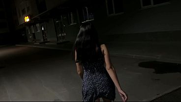 Ragazza sconosciuta facile da catturare per me da scopare nel corridoio - le sborro dentro la figa!