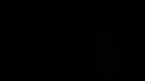 Entendre une femme amateur se fait défoncer par la porte communicante d'une chambre d'hôtel