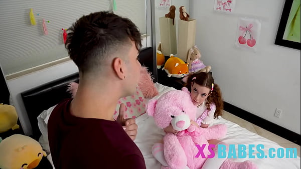 Clics de trucos traviesos de hermanastro