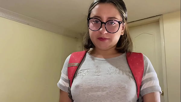 Cute Teen Girl si diverte a Latina