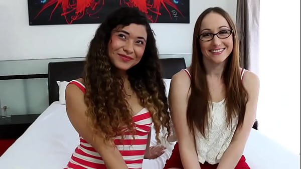 Homo-Fickpuppen Natalie Storm und Crystal Clark