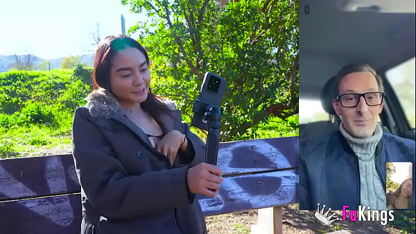 Allison Sweet sta cercando un cazzo tra i suoi follower. La colombiana mostra le sue tette per strada!