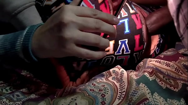 Stiefschwester betrügt Freund und fickt Stiefbruder, beste Freundin vom College, ihre Muschi war so eng und feucht, dass er alles in ihre hübsche rosa Muschi spritzte, das Sperma lief ihr in den Arsch