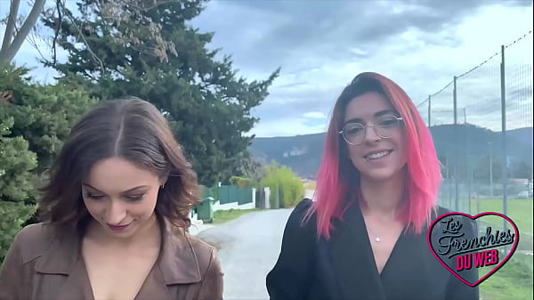 Jade and Leila take turns with two well-hung lads