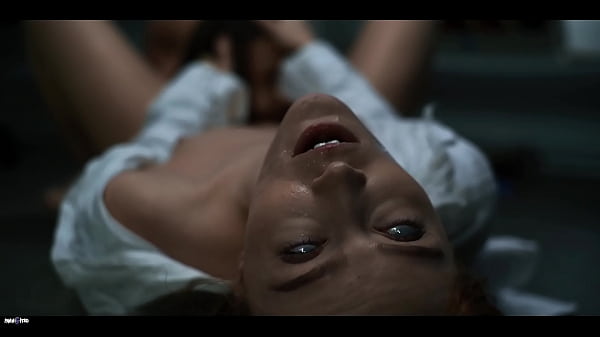 Parásitos alienígenas que controlan la mente frente a chicas calientes