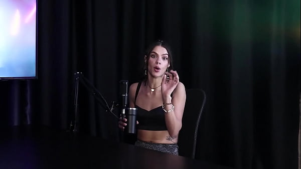 Der Körperbau spielt keine Rolle, sie bevorzugt einen intelligenten Mann, und wenn sie Sex mit einem Bösen hat, genießt sie es, Siririca zu schlagen und zu spritzen ... - Debora Andrade (SHEER/RED)