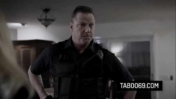 Beautiful Teen Girl has fun in blowjob