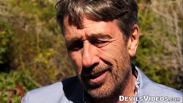 Carolina Sweets lets an older man penetrate her young pussy