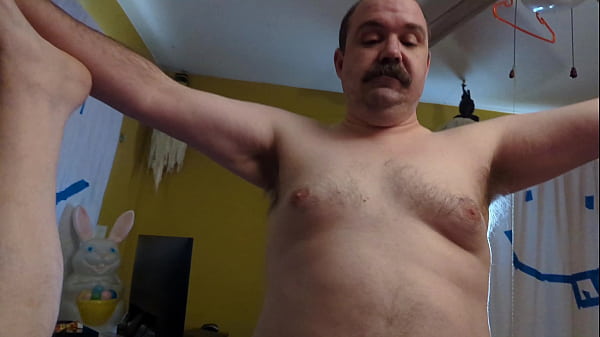 „Wobble“ – Der große, fette Hintern des sexy Bären Rusty Piper erregt den dicken Schwanz des hübschen Schnurrbart-Mannes Don K Dick, sodass er ihn in den Hintern schiebt und fickt, bis das Sperma mit harter Kraft spritzig aus dem Penis und den Eiern herausschießt – cornfedMT