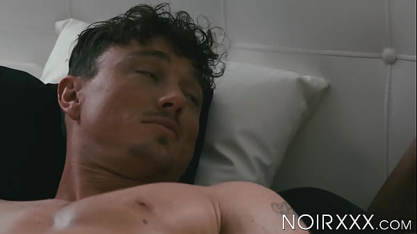 Der muskulöse Bursche Tigger Redd reitet nach dem BJ einen dicken, steinharten Schwanz