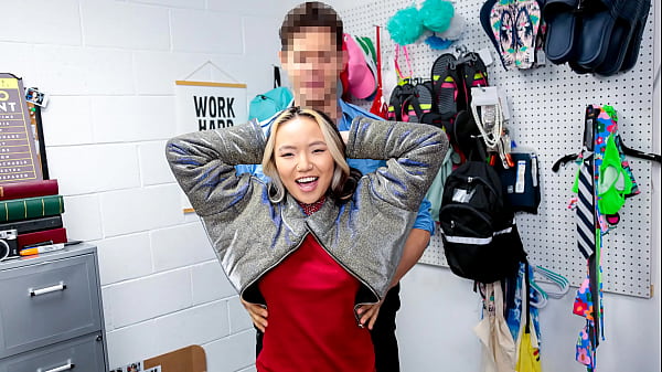 Schöner Teenager hat Spaß daran, Teenager zu sein