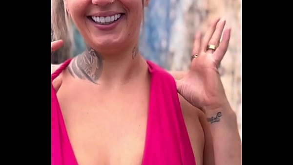 Naughty whore offered me a 1000$ pix or a mysterious blowjob.