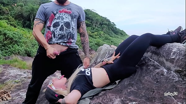 Meia-irm&atilde_ de f&eacute_rias levo a Praia para Chupar meu Pau