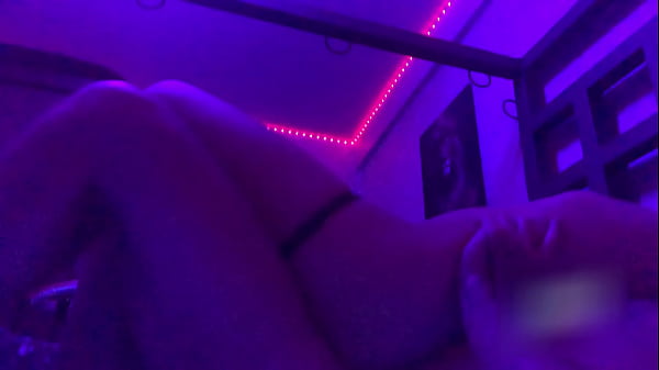 Ich möchte ihre wunderschöne Figur ohne Unterbrechung ficken.