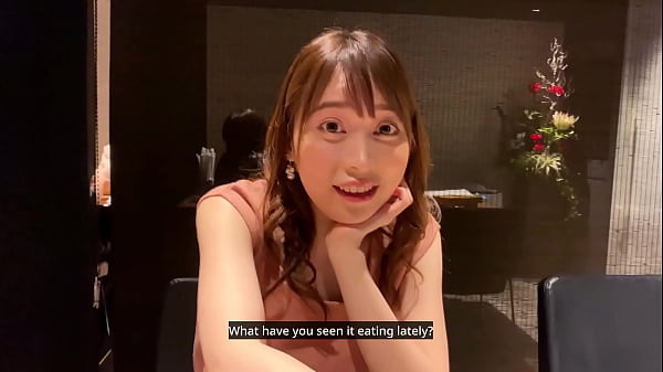 [Doblado en inglés] Folla con una hermosa mujer cuyas grandes tetas copa F son demasiado eróticas. Posición de vaquera erótica con un estilo precioso.