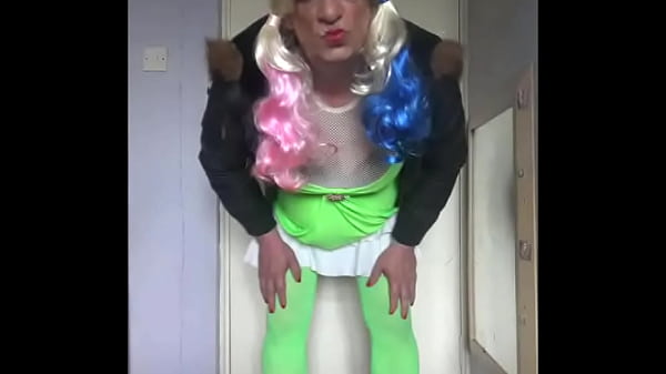 sissy crossdresser wanting to swallow pee with the 7 voting down wankers