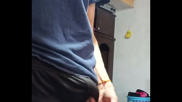 gran polla joven con buena polla dándole cariño