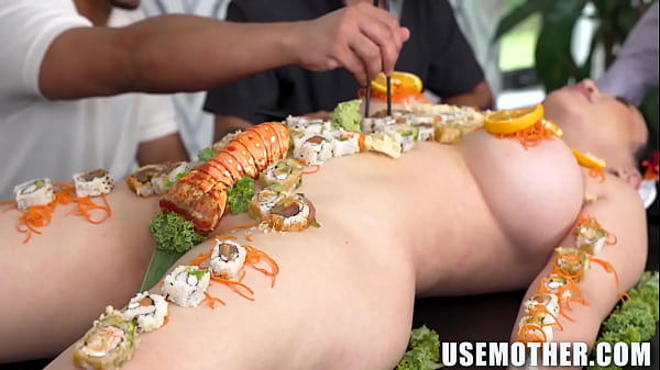 La chef asiatica tettona combina sesso gratuito e cucina raffinata Emerald Loves, Suki Sin, Nicky Rebel