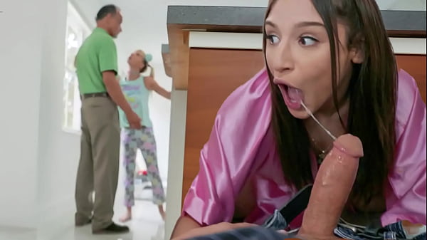 lén lút ba người tại nhà của cha mẹ! - PervTeen