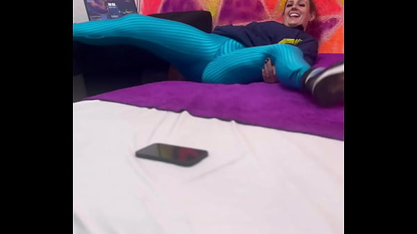 Antes de ir para academia fico tão ansiosa que meu marido me coma, ele não faz nada! Fiquei com um tesão insuportável na academia e o esperma escorreu pelas minhas pernas!