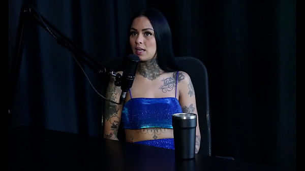 Ela faz um teste do sof&aacute_, n&atilde_o gosta quando o cliente tira o preservativo, em muito fetiche de chuva dourada e o dono da produtora tentou [...] dela - Evelyn Buarque (SHEER/RED)