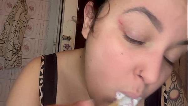 Guarda il fantastico video per adolescenti con tette grosse