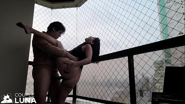 Naughty Married Woman Sucking Big Cock and Giving Her Pussy a Hot Pussy on the Balcony to Enjoy Inside! (SEX IN PUBLIC PLACES) Balne&aacute_rio Cambori&uacute_