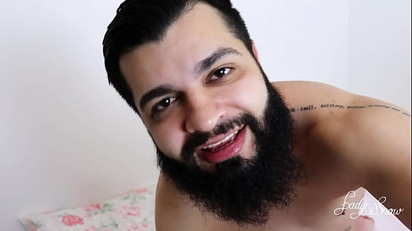 Scopa il culo della migliore amica di mia moglie davanti a lei, adora essere cornuta