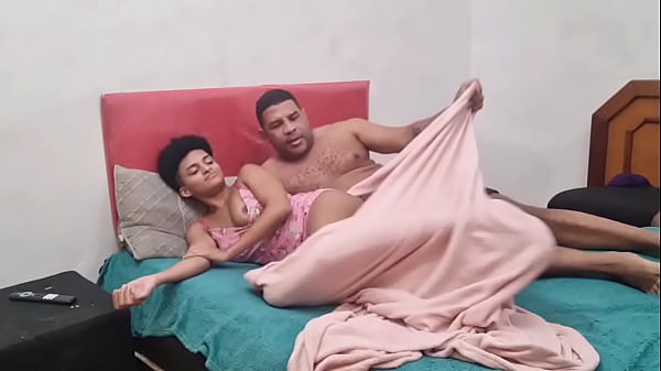 Una bella ragazza mi ha chiamato per fare delle foto ma alla fine gliel'ho messo nel culo e le sono venuto dentro....