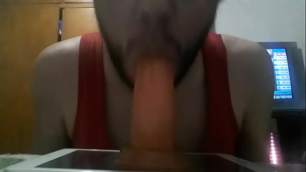 Chupando el juguete de mami 3