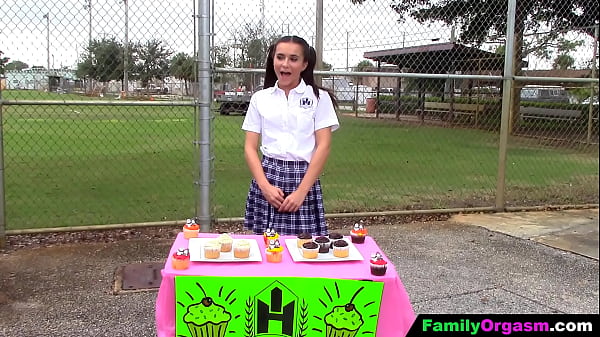 FamilyOrgasm - Step Brother empilha sua meia-irmã da escola depois de vender cupcakes