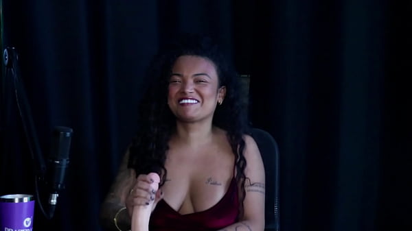 Safada montre sa pipe après avoir dit que créer du contenu est un investissement à long terme - Ga&uacute_cha Yasmin (SHEER/RED)