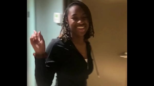 Süßes vollbusiges Luder lutscht BBC und wird dann hart im Doggystyle gefickt!