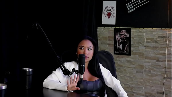 Passionate Teen Girl has fun in bi_sexual