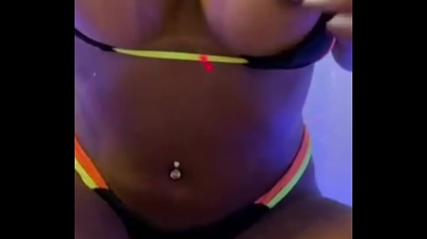 Nota 1000 SQUIRT gostoso pela buceta e pelo CU rosavermelha