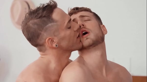 (Kurt) wird gleichzeitig von (Deacon, Bentley) in einer superheißen DP geschlagen – Sean Cody