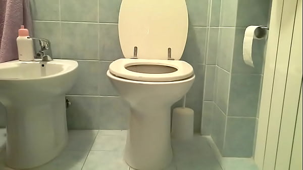 Amateur masturbation in the bathroom, real orgasm