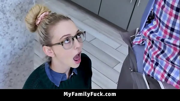 Amazing sexy Teen shows off