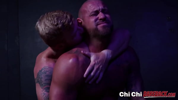 Tattooed muscle dude receives cum on ass