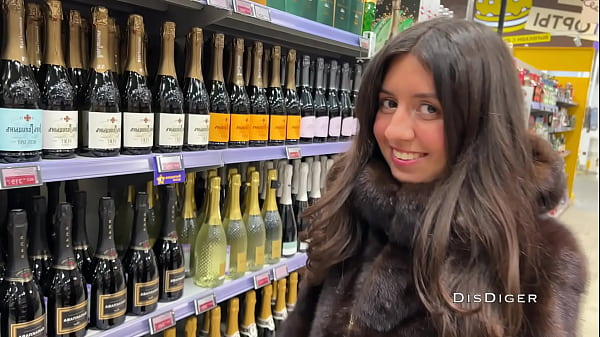 Habe eine kaufmännische Hure abgeholt und sie zum Ficken in ein Hotelzimmer gelockt