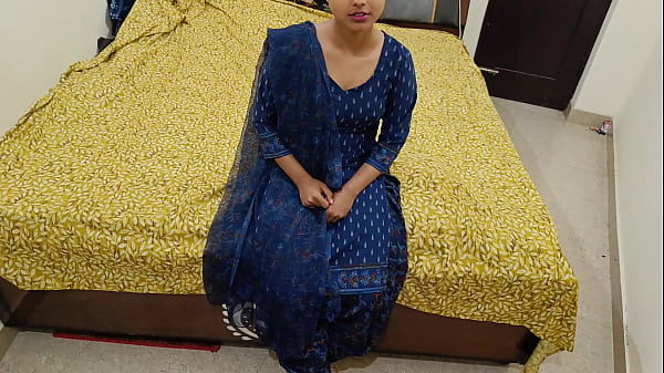 Dorfmädchen fütterte Pizza, fickte sich mit klarer Hindi-Stimme in Mund und Muschi