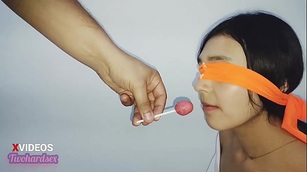 Ragazza teenager carina con sborrata