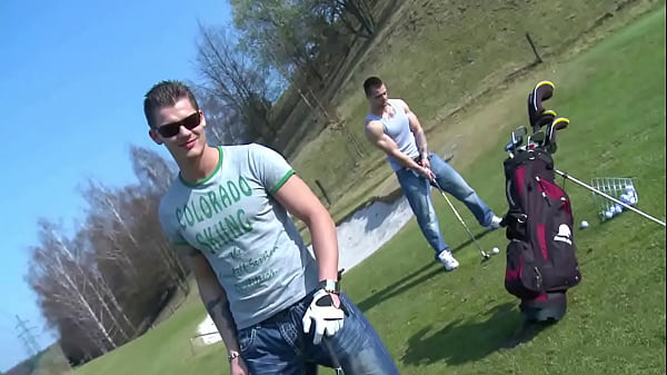 GAYWIRE - Due caldi stalloni europei che si riproducono all'aperto, senza vergogna