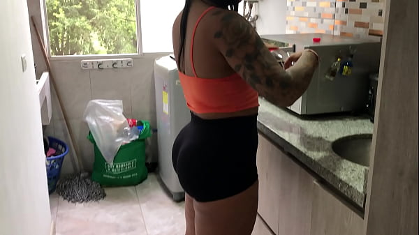 RECORDING MY STEP-SISTER'S ASS IN TIGHT SHORTS WITHOUT HER REALIZING (DRESSING, BRUNETE, BIG ASS, THONG)