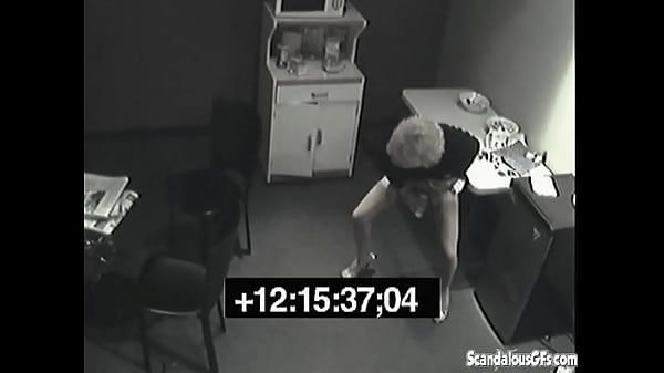 Slut pisses in her rivals lunch