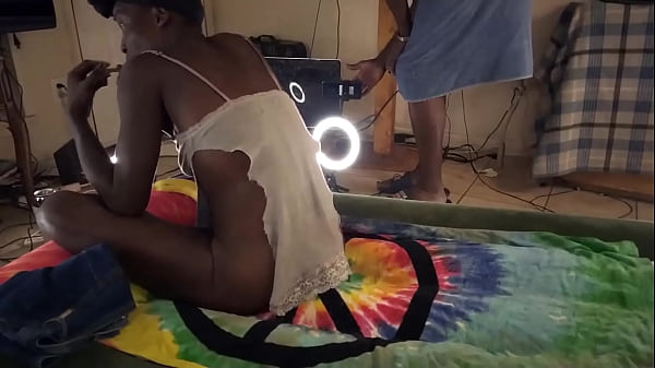 Hot Teen Girl si diverte in un ambiente amatoriale