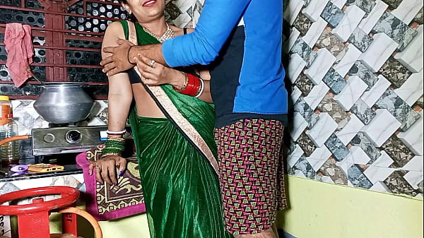 Sexy amateur Teen shows off