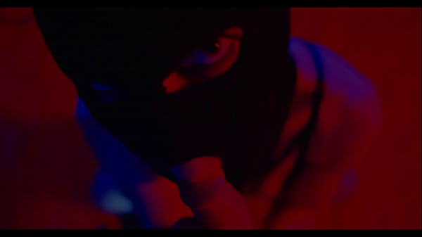 Adolescente sensual y caliente se burla - mamada